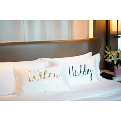 Set Of 2 Standard Pillowcases " Hubby/Wifey" - White - Shiraleah
